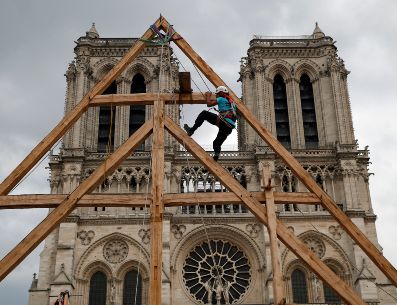 Desde 2019 los trabajos de reconstrucción de la catedral no paran. AP