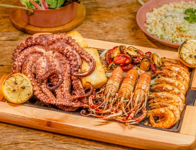 La gastronomía del mar es deliciosa y estacional, degustala en prinavera. UNSPLASH/Max Mota