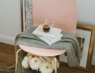 El grandmillennial es la fusión entre dos estilos alejados entre sí por el tiempo, que encuentran la armonía en la unidad. UNSPLASH/Alisa Anton