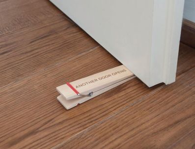 No más golpes en tu puertas, compra estos topes y evita las puertas maltratadas. Pinterest/difundir.org