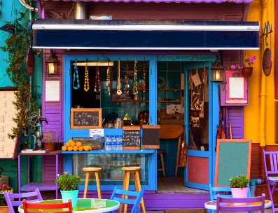 Saturación y exceso los elementos más comunes del Kitsch. Volkan Vardar/Unsplash