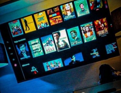 Quitate el estrés del trabajo con estas buenas películas. Pinterest/vvantae