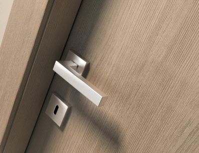 Asegura tu puerta y tranquilidad con una buena chapa. Pinterest/homify México