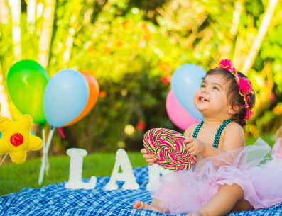 Los jardines son muy versátiles, desde una fiesta infantil a una boda los puedes realizar en ese espacio. Douglas Moreira/Unsplash
