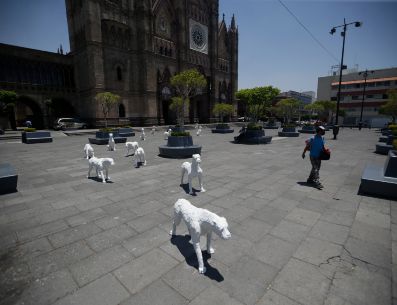 "El Paseo Perrón" se instaló en 2021 en El Expiatorio, ahora va al municipio de Tlahomulco como parte de la Ruta Escultórica. Espacios
