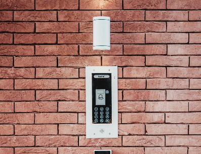 Los artículos para hacer una tener una "Smart House" inician con la chapa de la puerta. Bernard Hermant/Unsplash