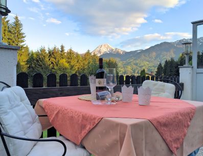 Mesa con mantel. PIXABAY/ Nicole_80