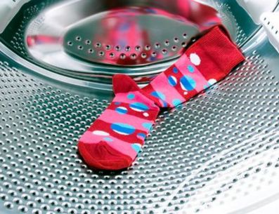 Si se te han perdido calcetines luego de lavarlos en tu lavadora, quizá sea el culpable sea tu electrodoméstico. PINTEREST/ Flota Detergentes