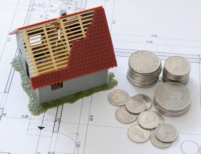 La "Ley de Vivienda" en España prevé recargos de entre por lo menos el 50 y el 150 por ciento en el impuesto de bienes inmuebles (IBI) para las viviendas deshabitadas durante más de dos años, con el fin de impulsar la renta. PIXABAY/ anncapictures