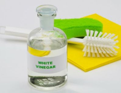 El vinagre tiene propiedades desinfectantes que también ayudan a blanquear algunas superficies. PINTEREST/ Soy Mamá Blog