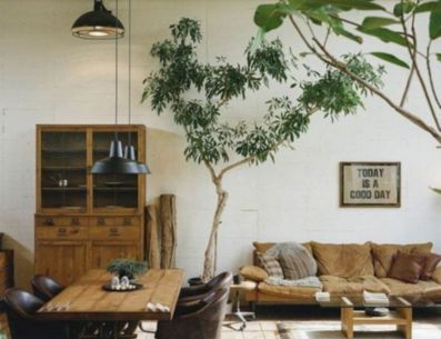 La decoración natura nos ayuda a relajarnos, nos sentimos más conectados con la madre tierra e incluso nos hace sentir más puros. Esta sensación también se puede trasladar a la decoración de una casa, mismo que se conoce como estilo raw. PINTEREST/ Lokoloko