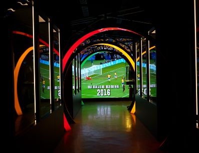 Este jueves fue abierto el "Legends, The Home of Football, presented by LaLiga", un museo de 7 plantas en la Puerta del Sol de Madrid en el que se exhiben más de 600 reliquias de la historia del fútbol mundial. EFE/ LaLiga