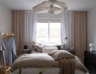 Usar la ventana como cabecera de nuestra cama puede tener varias desventajas, según el Feng Shui. PINTEREST/ delikatissen.com