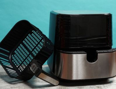 Una freidora de aire es mucho más saludable que una freidora con aceite convencional, pues con esta no es necesario usar aceite, ya que su sistema de calentamiento de aire logra cocinar los alimentos de forma correta con un 85 por ciento menos de grasa. PINTEREST/ Comiendo con Lau