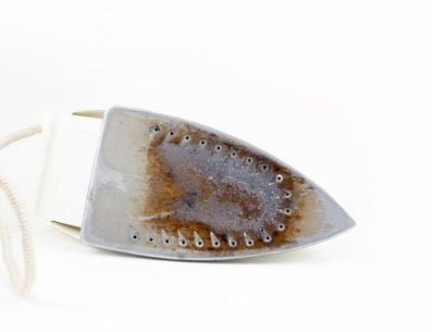 Limpiar tu plancha de restos quemados es muy fácil con estos remedios. PINTEREST/ Me Lo Dijo Lola