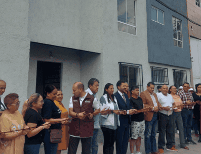 Martí Batres, hizo entrega de nueve viviendas y dos locales comerciales a familias de la Unidad Habitacional Panaderos 56, ubicada en la colonia Morelos, alcaldía Venustiano Carranza, de la CDMX. Instituto de la Vivienda de la Ciudad de México/ https://www.invi.cdmx.gob.mx/