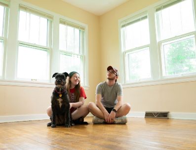 Las jóvenes parejas buscan un hogar que cumpla todas sus expectativas. Andrew Mead/Unsplash