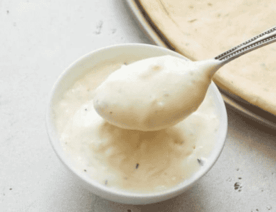 Aderezo blanco para pizzas. PINTEREST/ Immaculate Bites by African Bites