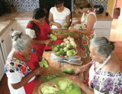 Maru Toledo, chef mexicana, asegura que difundir y acercar estos platillos y bebidas a los comensales de las ciudades, principalmente a las nuevas generaciones, es una manera de evitar que estas recetas se pierdan. PINTEREST/ SAVEUR