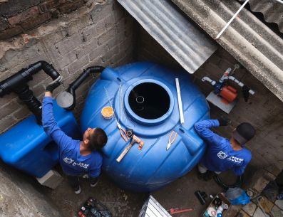 El sistema de captación de agua de lluvia es de fácil instalación y mantenimiento. Especial.