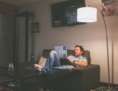 Fiestero, fantasma, amoroso u obsesivo con la limpieza son algunos tipos de roomie que puedes encontrar. Kenny Eliason/Unsplash