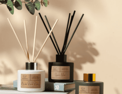 Las varitas de fibra evaporan el aroma y al contacto con el aire lo propagan por el ambiente. PINTEREST/ Etsy
