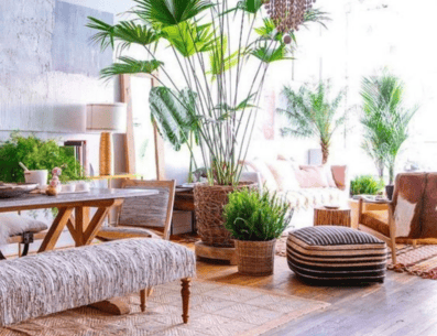 Cuando hablamos de decoración tropical, los colores y estampados juegan un papel fundamental a la hora de componer esta estética. PINTEREST/ Decoralia