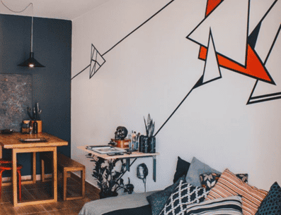 La decisión de invertir o no en esta técnica de tape art depende totalmente del estilo de tu hogar. PINTEREST/ followthecolours.com.br