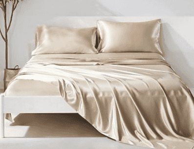 El satín queda perfecto en piezas como colchas, edredones, fundas nórdicas, fundas de almohada y fundas de almohada. PINTEREST/ LightInTheBox