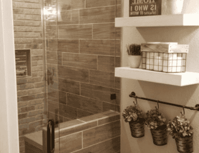 Sácale un plus decorativo a tu baño pequeño con estos consejos. PINTEREST/ vivehome.com