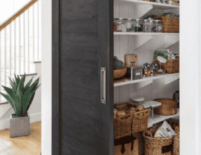 Una pequeña bodega en casa puede ser de gran apoyo para mantener en buen estado alimentos que no necesitan refrigeración. PINTEREST/ Renovar, viajar y vivir