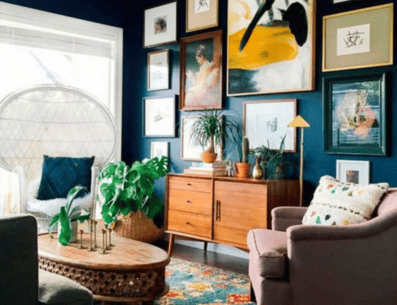 El estilo maximalista de la decoración juega con el contraste entre elementos y la idea de exceso controlado. Pese a que hay una abundancia de elementos, en este estilo también se busca lograr un equilibrio estético. PINTEREST/ Amoble Mx