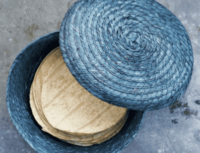 En varias regiones y culturas, los tortilleros cuentan con nombres distintos y estar hechos de materiales específicos que se adapten a las preferencias y tradiciones locales. PINTEREST/ gastronomiaycia.republica.com