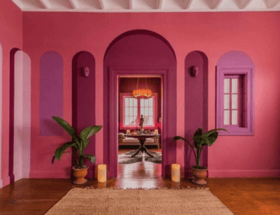 El color rosa es un tono derivado del rojo, pero suavizado por la pigmentación blanca, por lo cual también es muy relacionado con los sentimientos. PINTEREST/ CASACOR