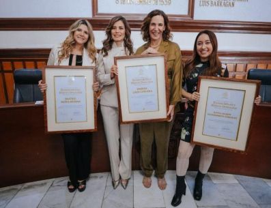 Beatriz Mora Medina, Katya Echazarreta González y Marisa Lazo fueron reconocidas. ESPECIAL / GOBIERNO DE GUADALAJARA