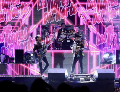 El cantante se unió a Los Tigres del Norte en 1988, tenía 24 años, su primer álbum con la banda fue "Corridos Prohibidos". SUN/ ARCHIVO