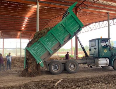 El gobierno municipal transforma residuos forestales en fertilizante natural. ESPECIAL/Gobierno de Tlajomulco
