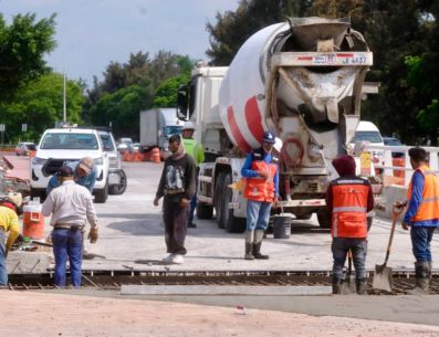 Con la actual obra en Carretera a Chapala se agregarán seis carriles más. El gobernador califica la intervención como "importantísima". FACEBOOK / Pablo Lemus Navarro