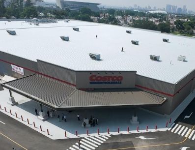 La inauguración fue encabezada por autoridades estatales, municipales y directivo de la compañía de supermercados.