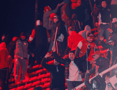 El partido, que se jugaba en el Estadio Libertadores de América, en el sur de Buenos Aires, fue cancelado luego de violentos enfrentamientos entre aficionados. EFE / J. I. Roncoroni