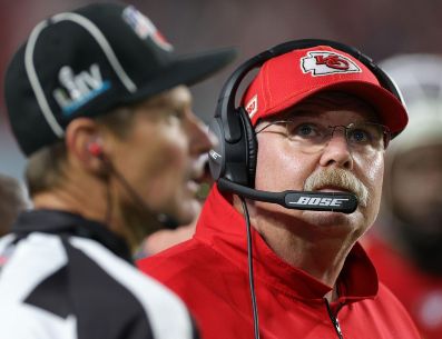 ANDY REID. El incidente ocurrió unos meses después de que el entrenador llevó a los Chiefs a repetir el campeonato del Super Bowl, su tercer título en cinco años. AFP / ARCHIVO