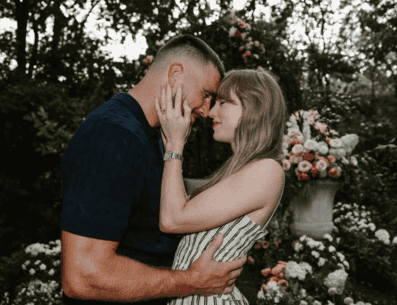 Taylor Swift anuncia su compromiso con Travis Kelce. ESPECIAL / IG / @taylorswift13