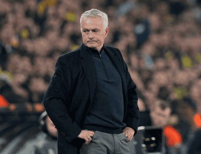 Fenerbahce anunció este viernes que José Mourinho fue despedido como técnico, tras no poder avanzar en la fase previa en la Champions ante el Benfica. AP / ARCHIVO