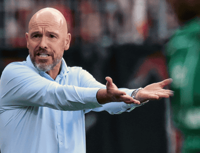 Erik Ten Hag, de 55 años, defensa central en su época como jugador, había dirigido antes al Go Ahead Eagles, al segundo equipo del Bayern Munich, al Utrecht, al Ajax y al Manchester United. EFE / ARCHIVO