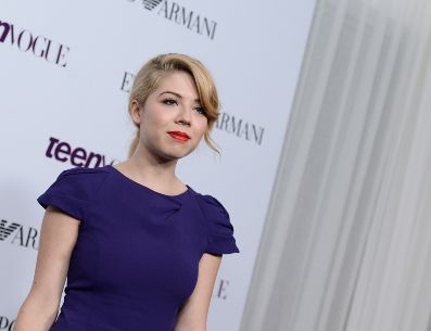 McCurdy comenzó a escribir “Half His Age” en 2023; tras el éxito de “I’m Glad My Mom Died”. AP / ARCHIVO