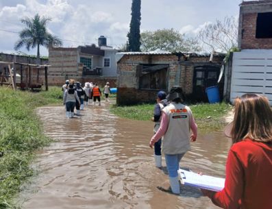 Con brigadas de emergencia y apoyo social se brinda ayuda en coordinación con autoridades estatales. ESPECIAL/Gobierno de Tlajomulco