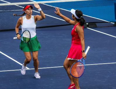 Tras no tener representación azteca en el cuadro principal de singles, Giuliana Olmos (I) se convierte en la única tenista mexicana con posibilidades de ganar un título en el GDL Open AKRON 2025. EL INFORMADOR / A. Navarro