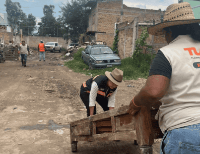 DIF Tlajomulco entrega colchones, despensas e instala comedor comunitario en zonas afectadas. ESPECIAL/Gobierno de Tlajomulco