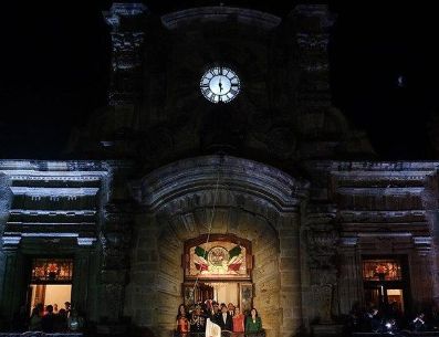 ‘Los Aguilar’ encabezaron el concierto musical en el Paseo Fray Antonio Alcalde, donde las y los asistentes disfrutaron de una velada con música, baile y un ambiente festivo. ESPECIAL/Gobierno de Jalisco