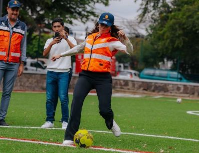 Se rehabilitaron las canchas de futbol y se mejoró la iluminación de ambos espacios. ESPECIAL/Gobierno de Guadalajara